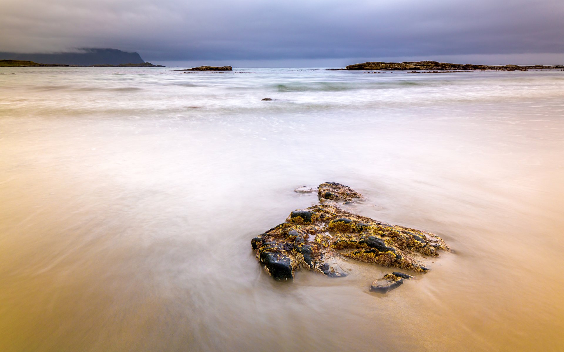 noruega islas lofoten cielo nubes mar arena