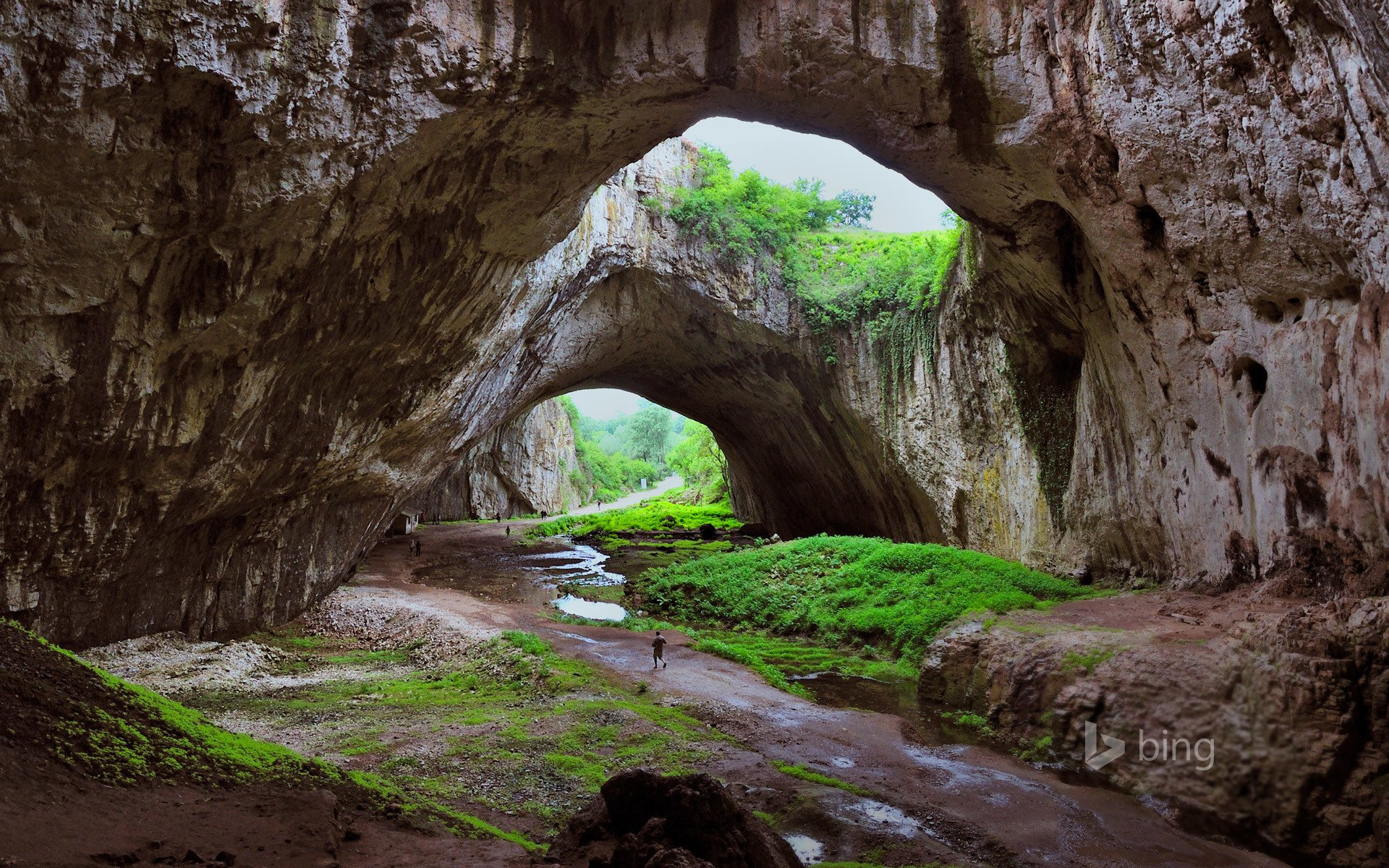 devetashka cave lovech bulgaria