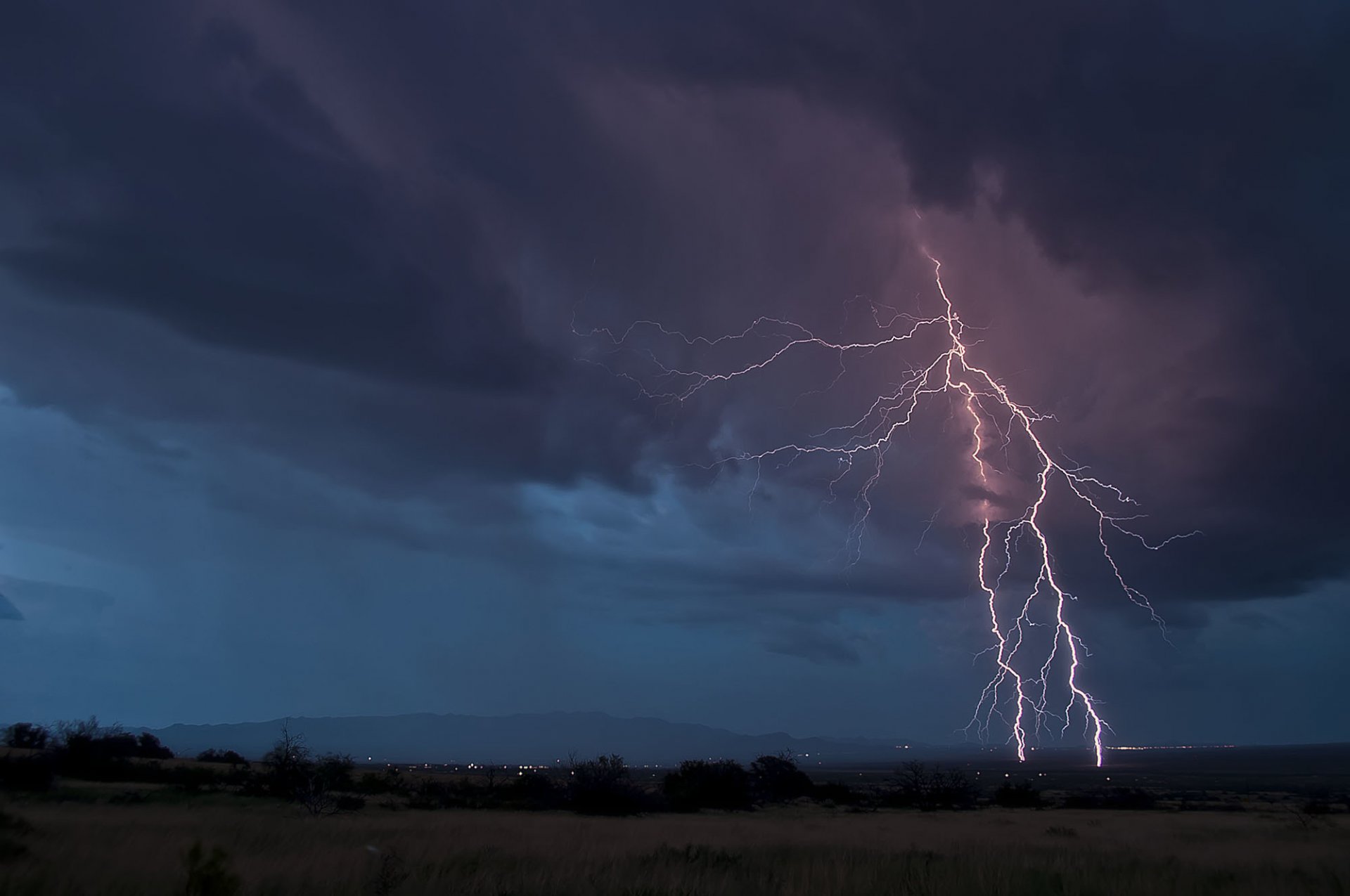 natura vista sera nuvole fulmine