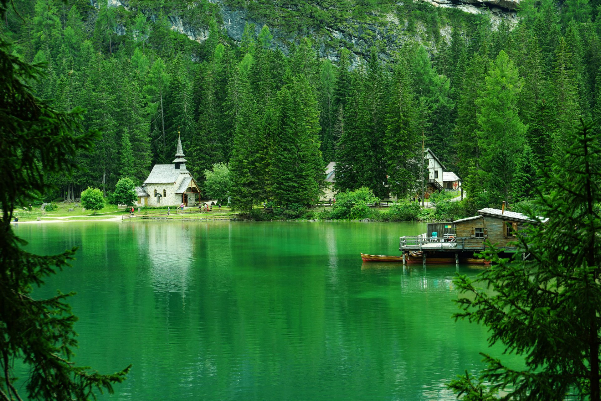 italie forêt montagnes arbres lac lac braies