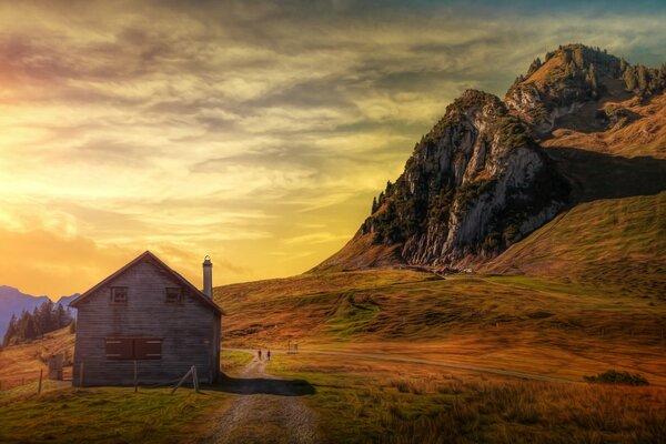 Tratamiento con filtro de cielo y sol. Vale la pena una casa en las montañas