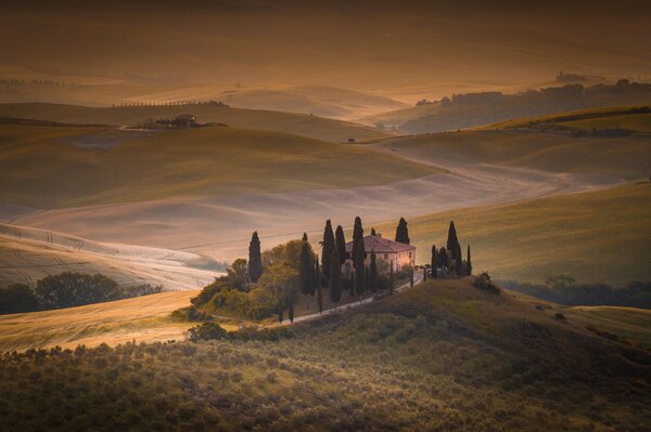 Amanecer en los campos de la Toscana