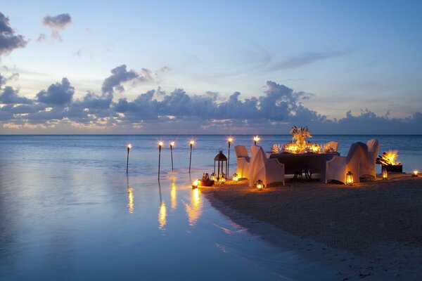 Cena romantica sull oceano