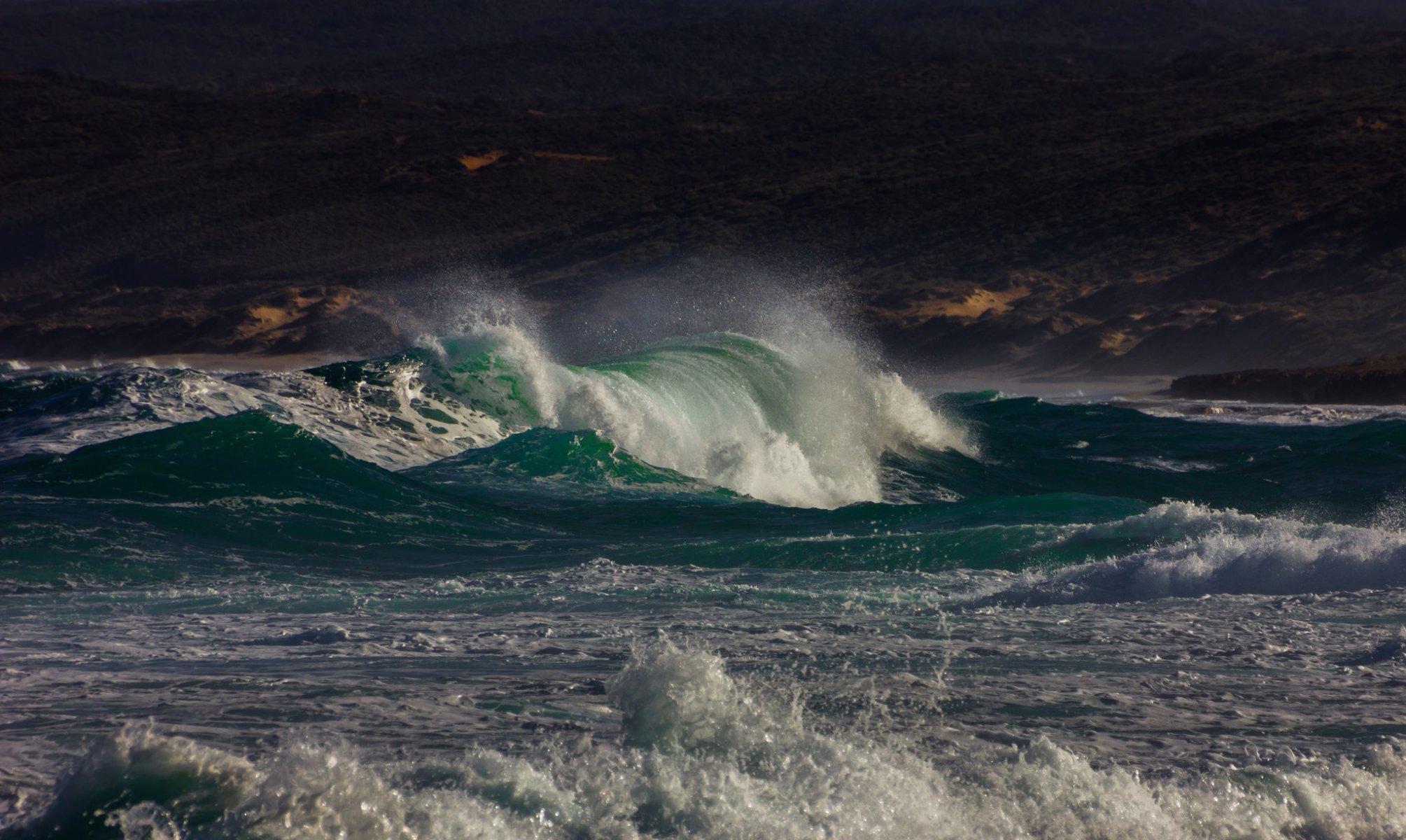 mar costa olas tormenta salpicaduras océano índico