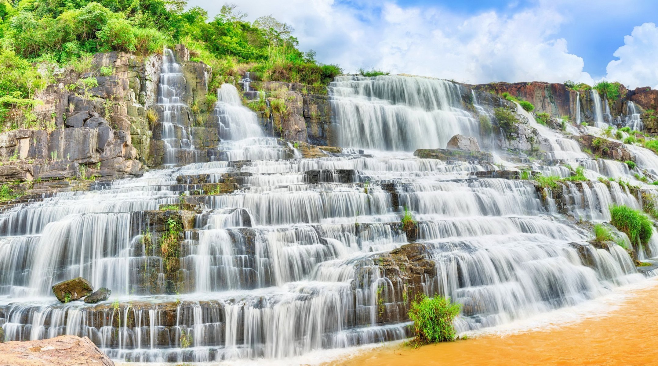 cascada corriente agua