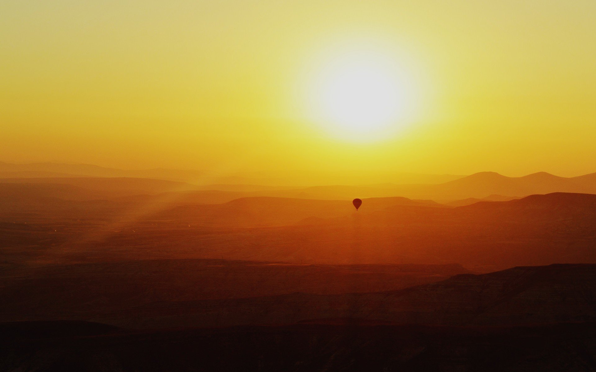 natur landschaft ballon sonnenuntergang himmel berge hügel sonne fliegen entspannen hintergrund tapete widescreen vollbild widescreen