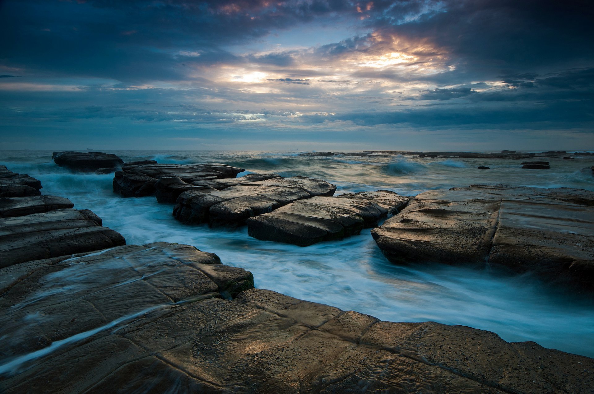 ky clouds night sea stones rock