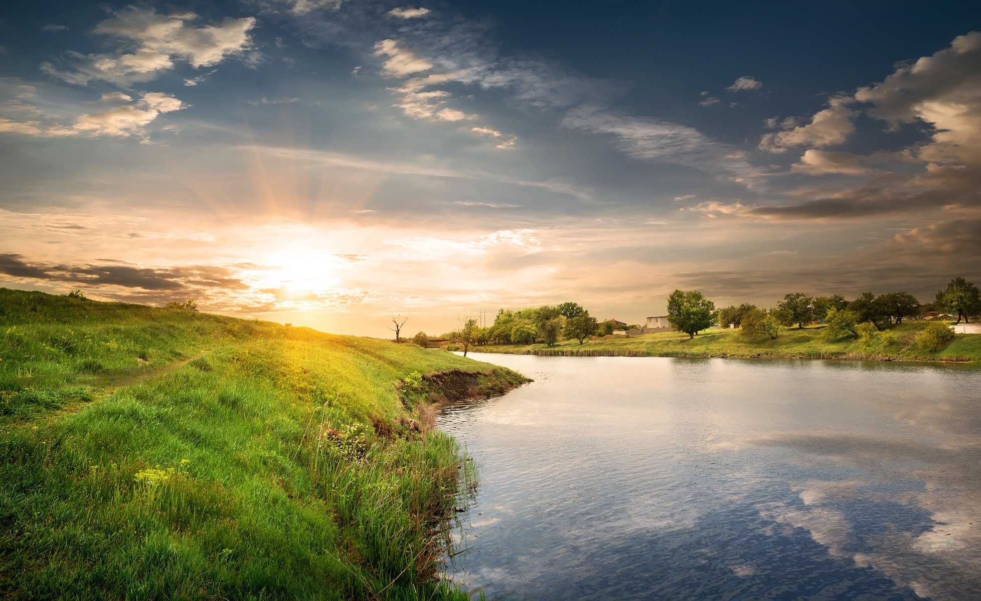 natura paesaggio cielo nuvole erba lago tramonto