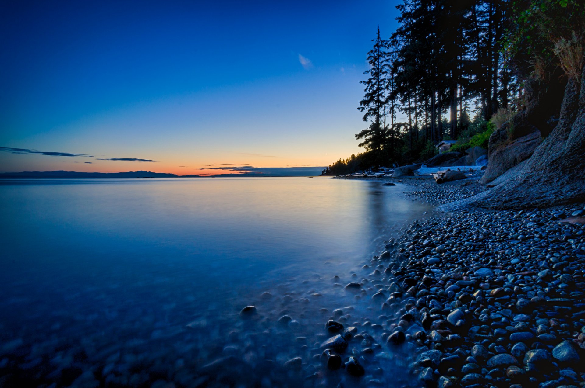 cielo tramonto lago riva rocce alberi