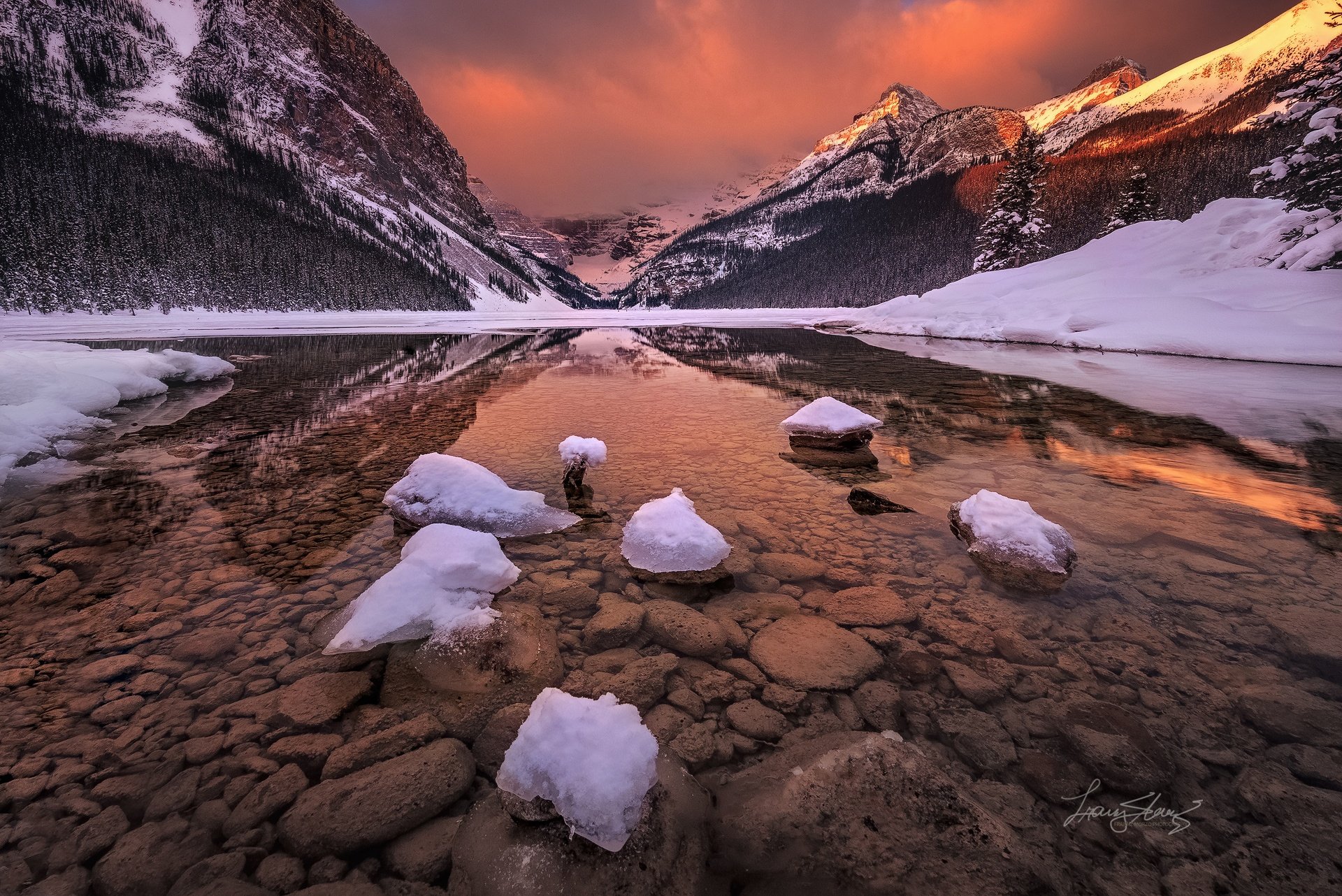 canadá alberta parque nacional banff montañas rocosas lago glaciar louise invierno enero mañana luz