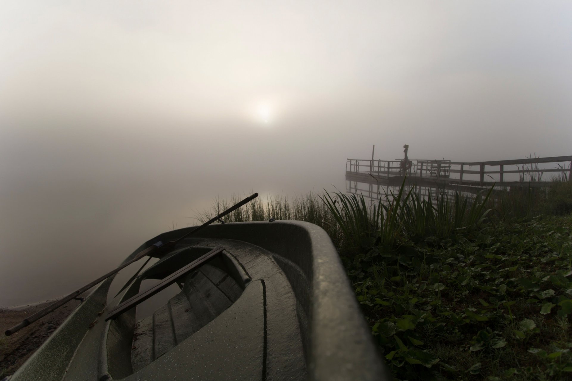 matin lac brouillard bateau