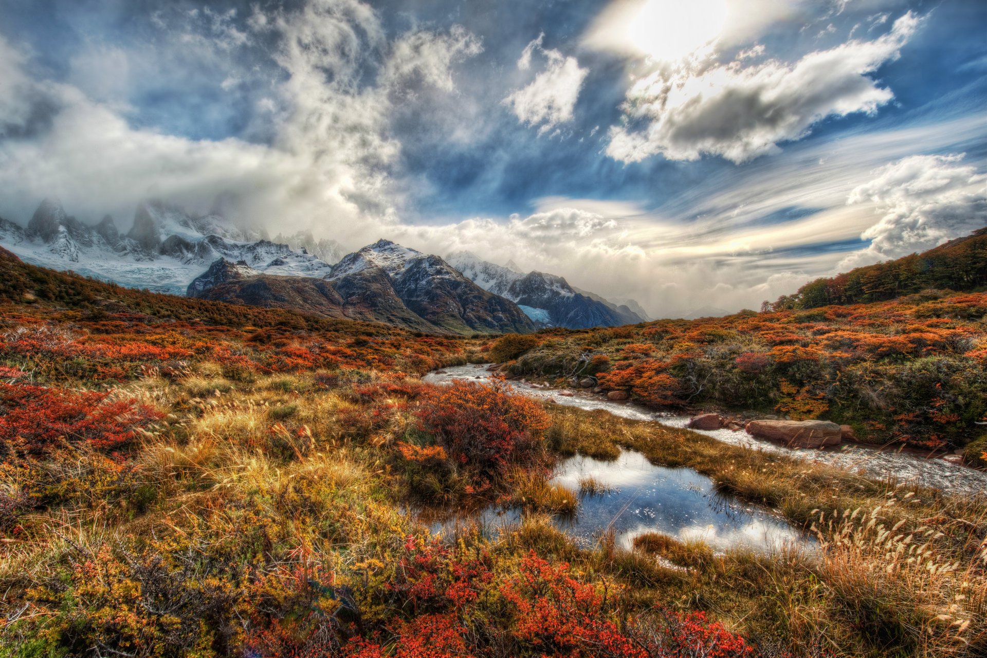 berge anden tal gräser fluss wolken