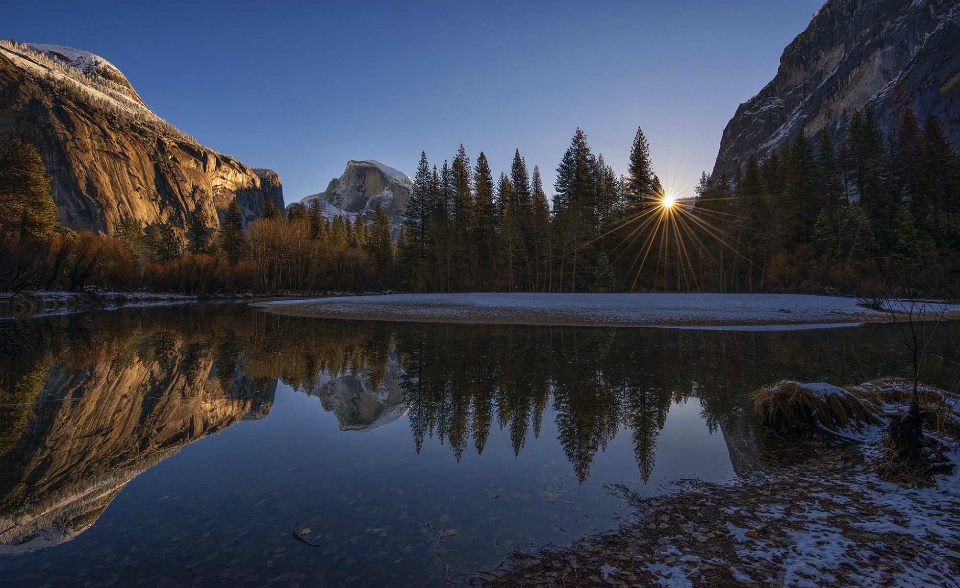 parc national de yosemite sierra nevada états-unis montagnes ciel arbres lac roches soleil rayons coucher de soleil