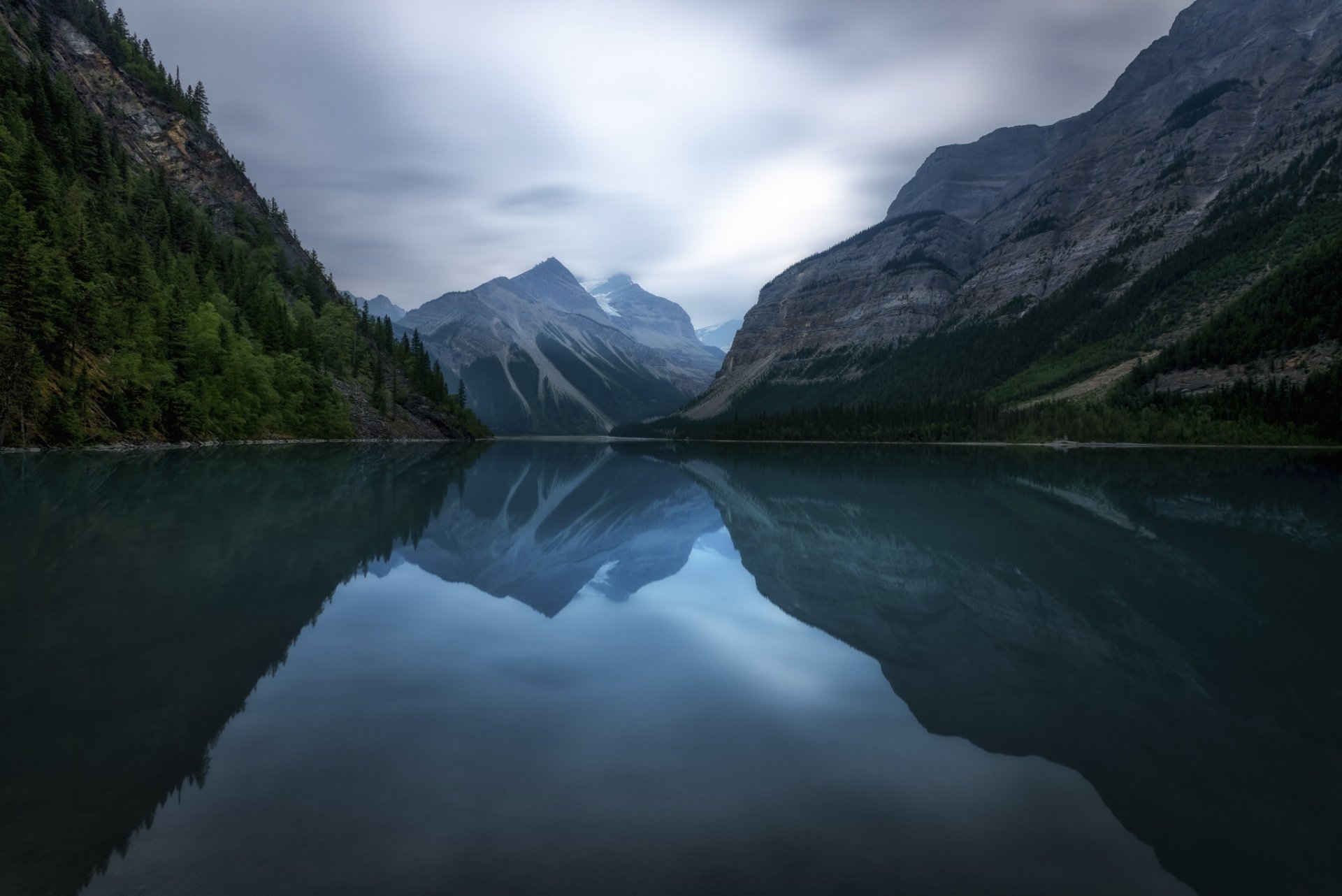 lac louise eau nature lac montagnes ciel arbres réflexion brian krouskie hd