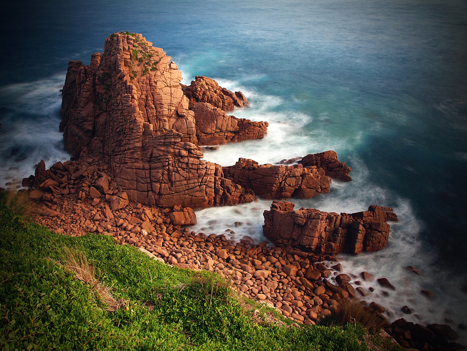 mer côte roches pierres paysage herbe