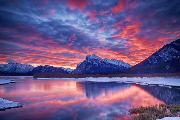 Glow in winter in the mountains