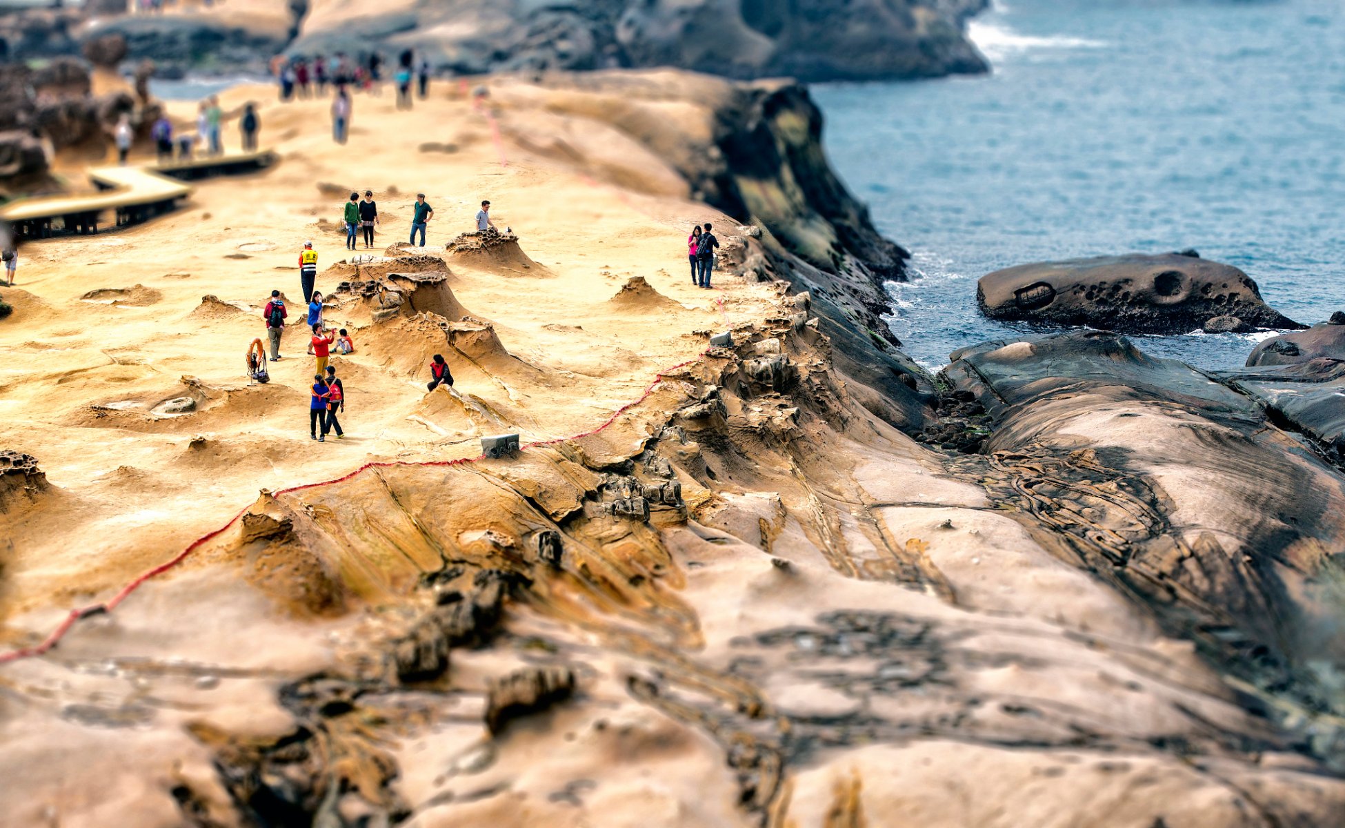 yehliu geopark taiwan changement de tente les gens