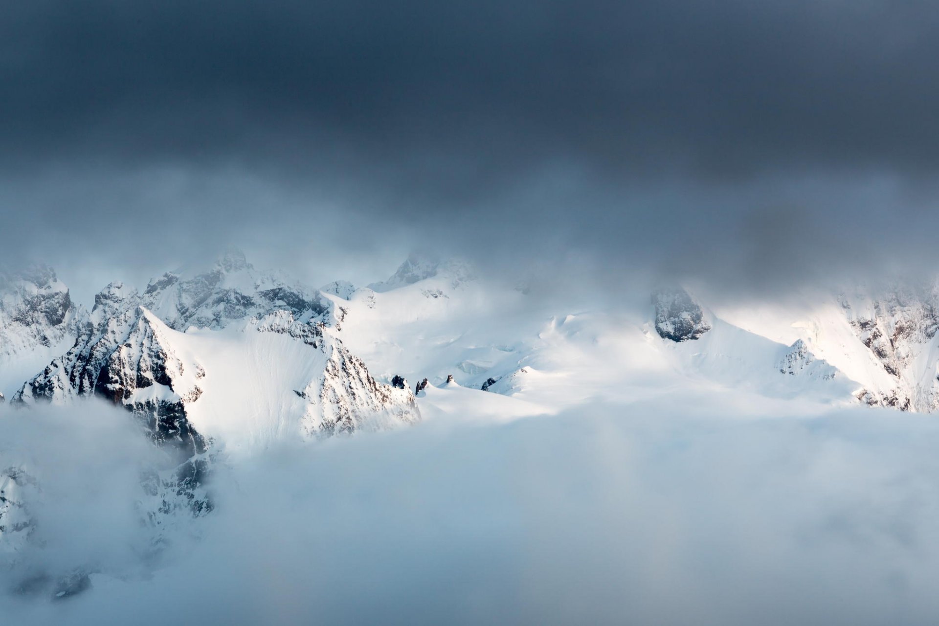 montañas nieve nubes cumbre invierno naturaleza