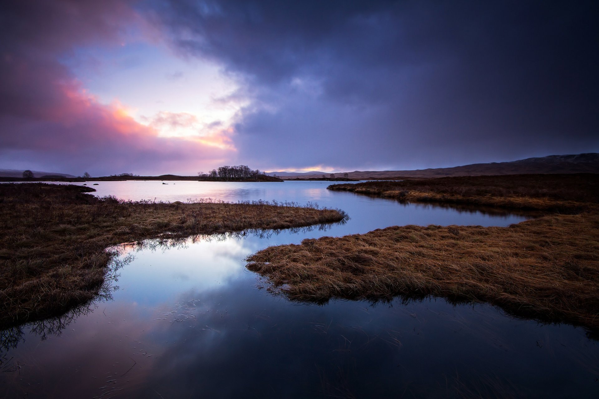 cotland united kingdom lake islands morning sunrise