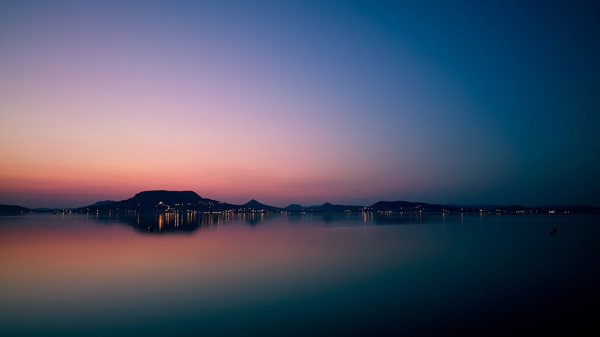 verano mar horizonte montañas ciudad luces cielo