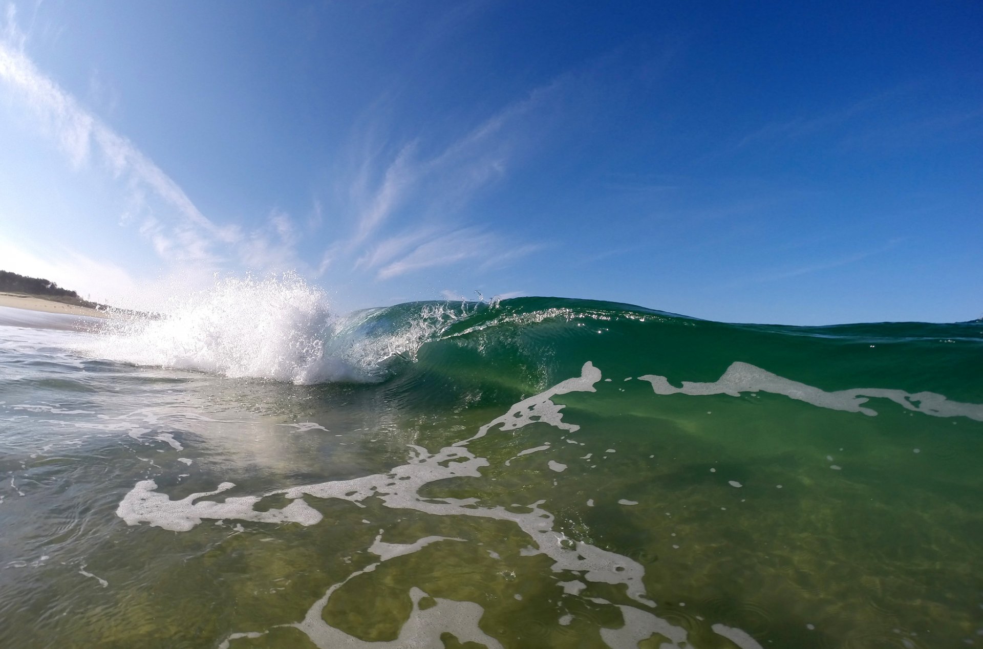 ciel côte mer vague éclaboussures