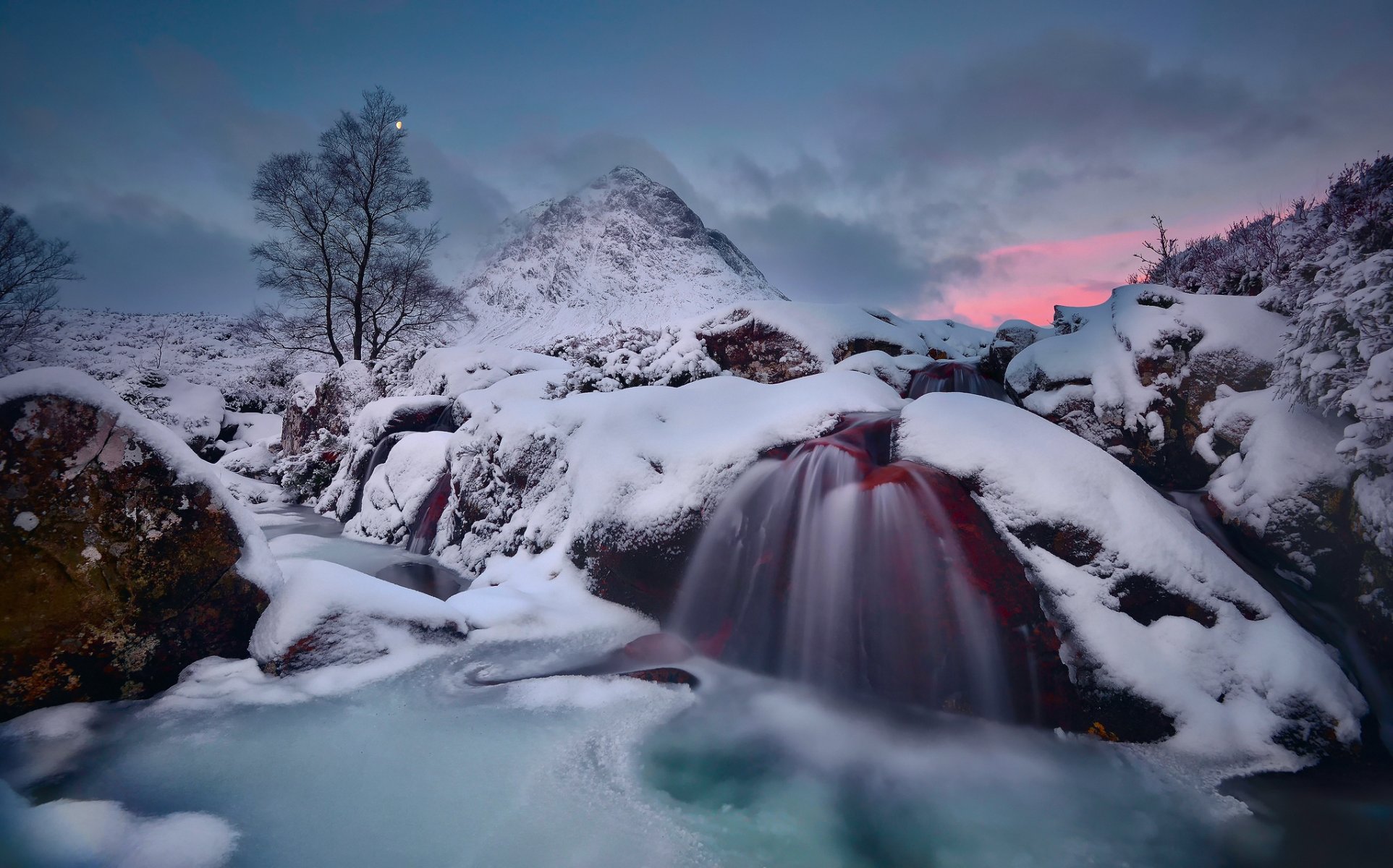 schottland highland buachaille etive mòr berg wasser strom belichtung schnee winter abend mond