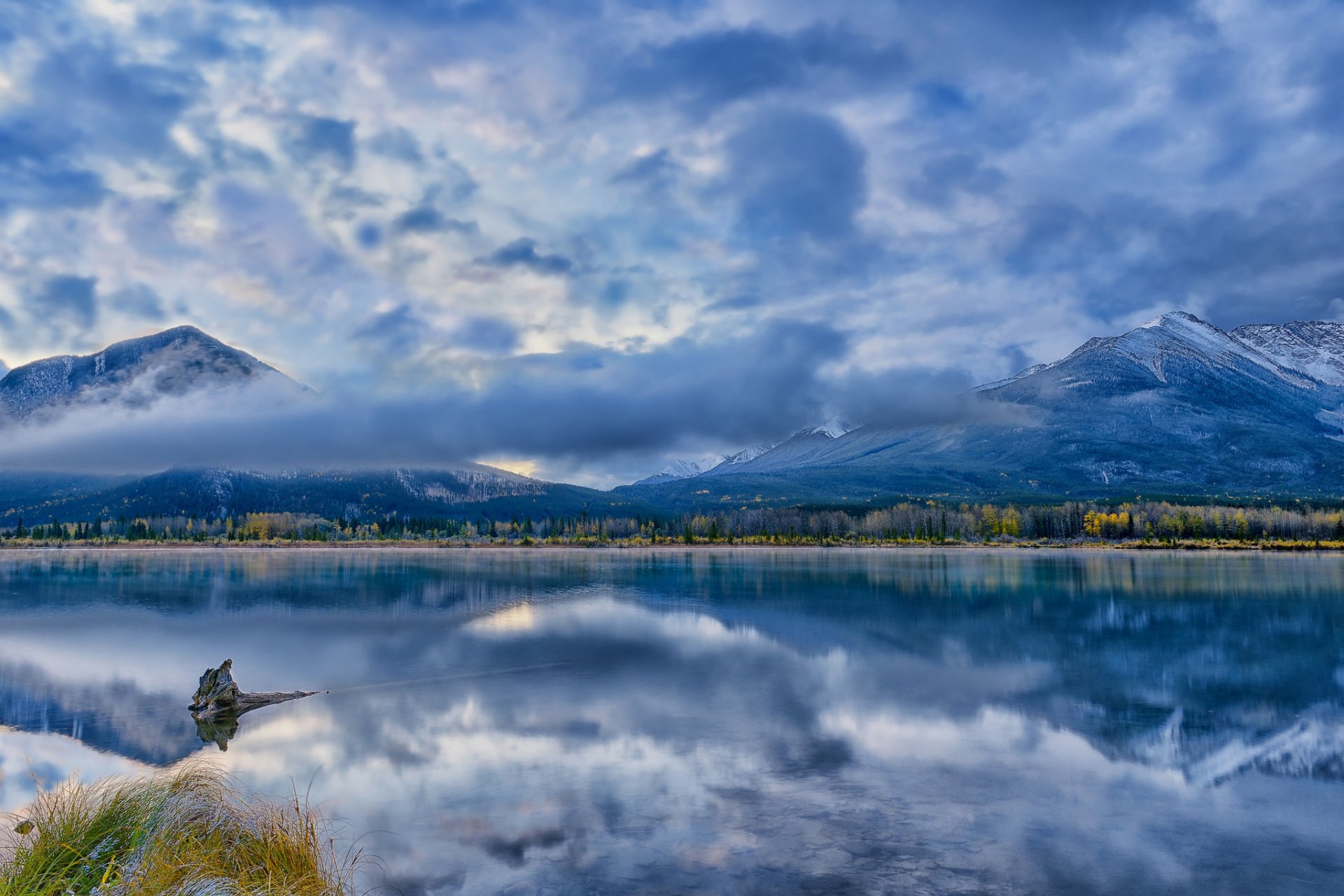 berge wald see wolken reflexion blau