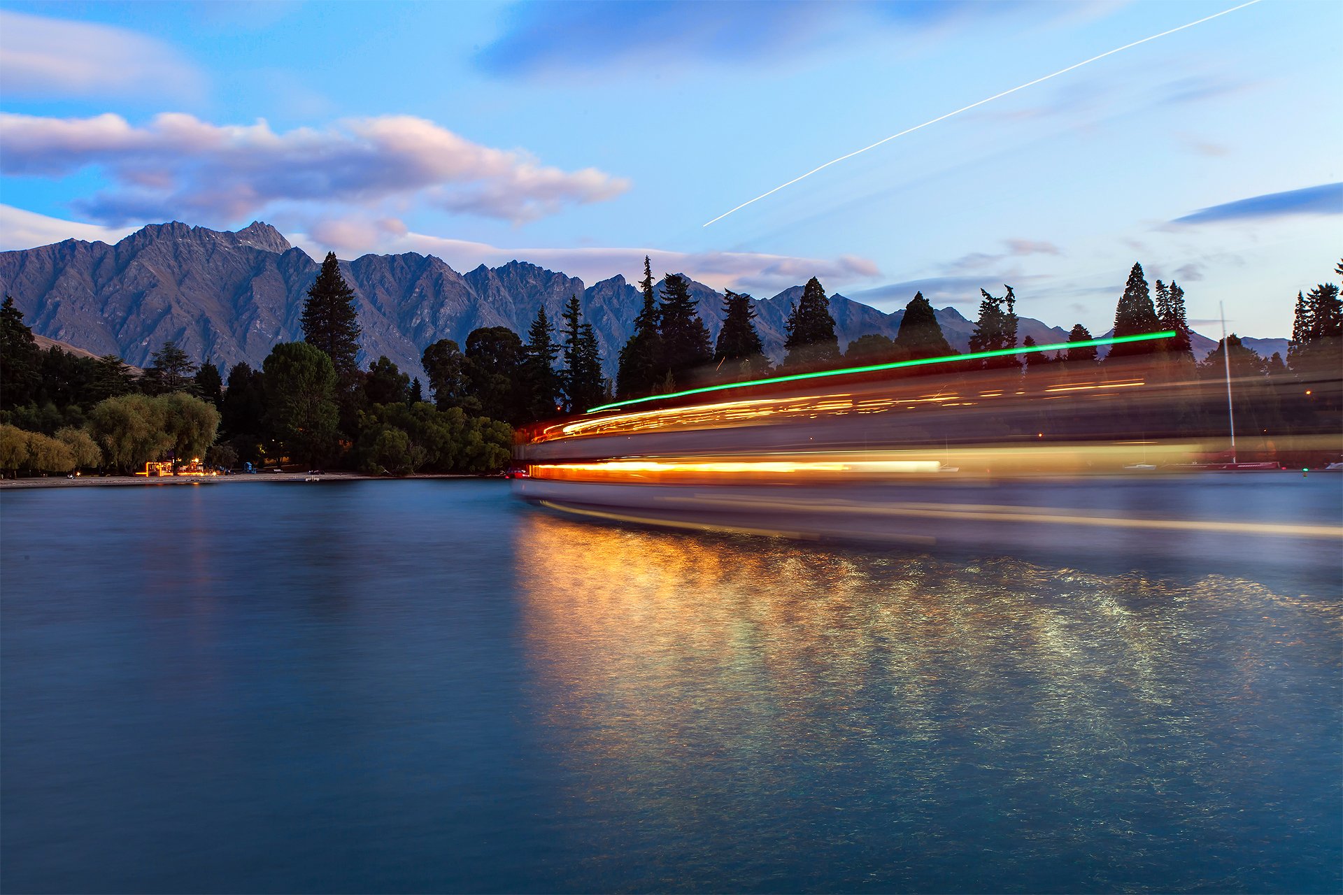 nouvelle-zélande queenstown eau montagnes soirée exposition lumière bateaux