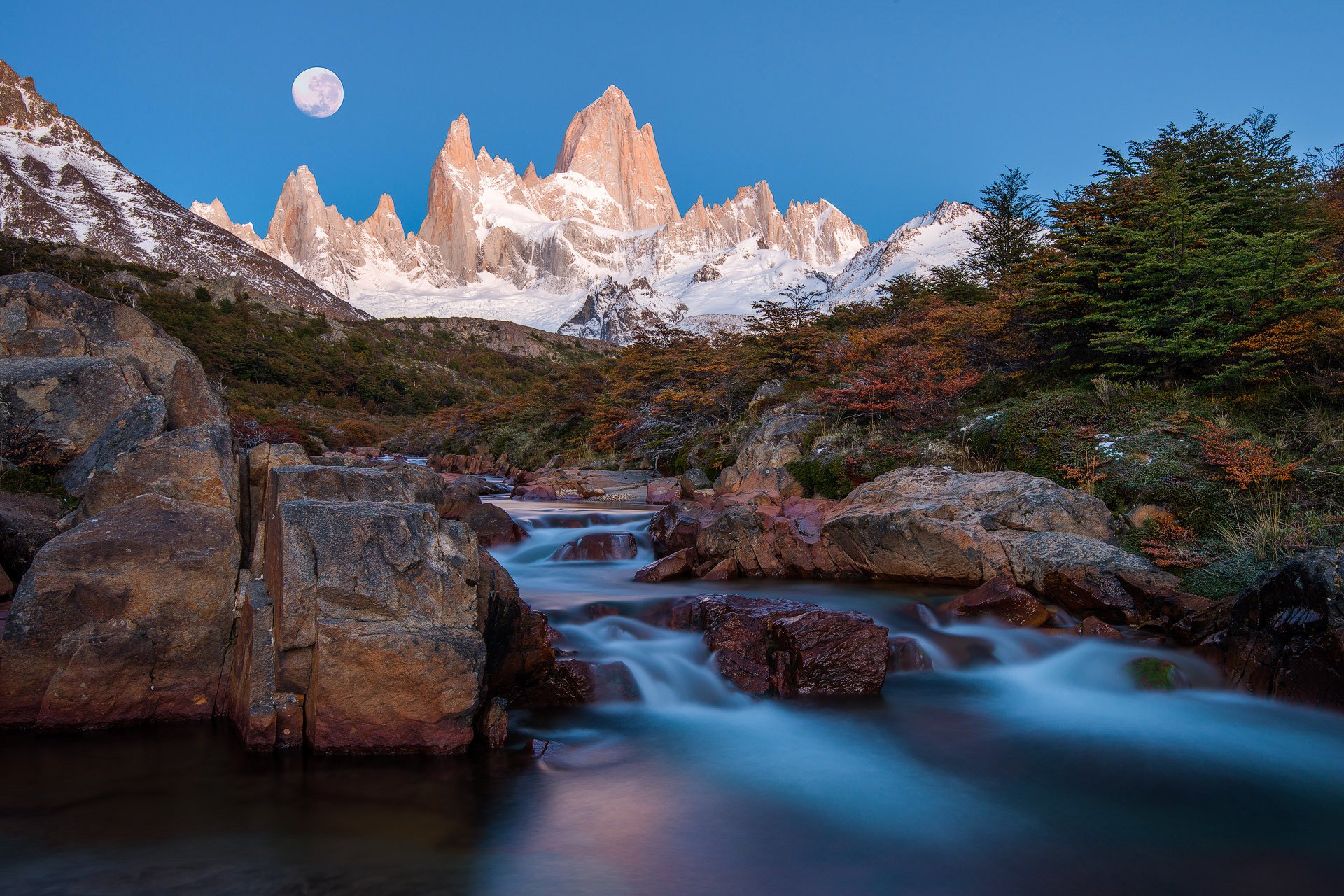 américa del sur argentina patagonia montañas andes picos noche luna río corriente