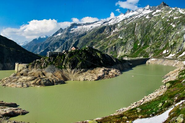 Montagnes en Suisse d été