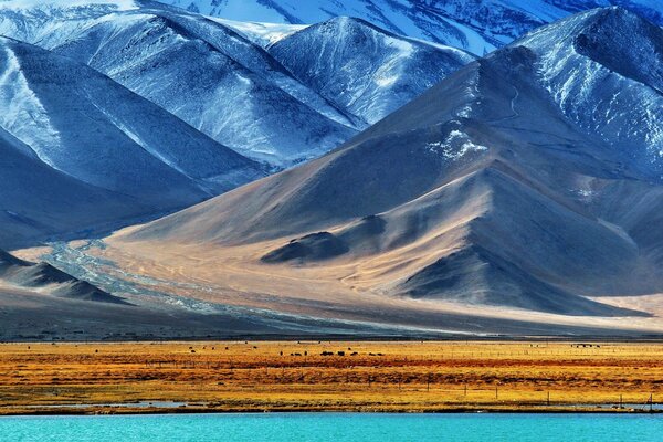 Majestic mountains in the snow near the lake