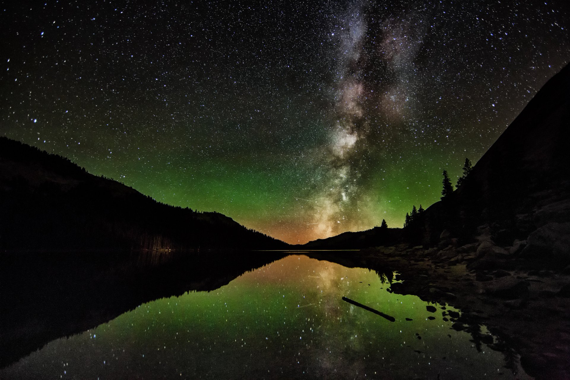 paysage lac forêt montagnes ciel voie lactée étoiles