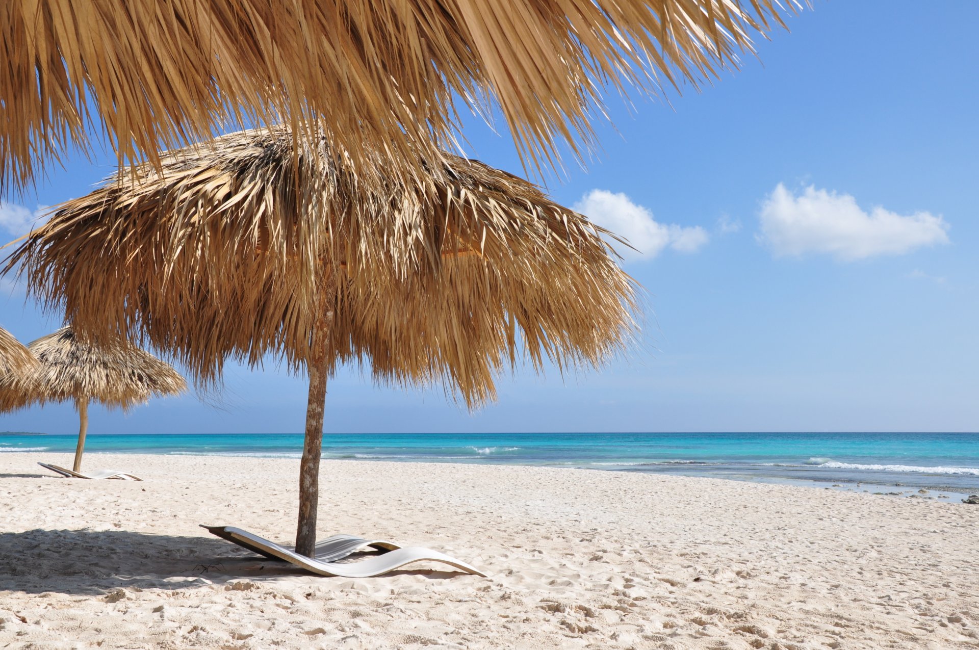 nature mer océan paysage caraïbes sable eau palmiers transats