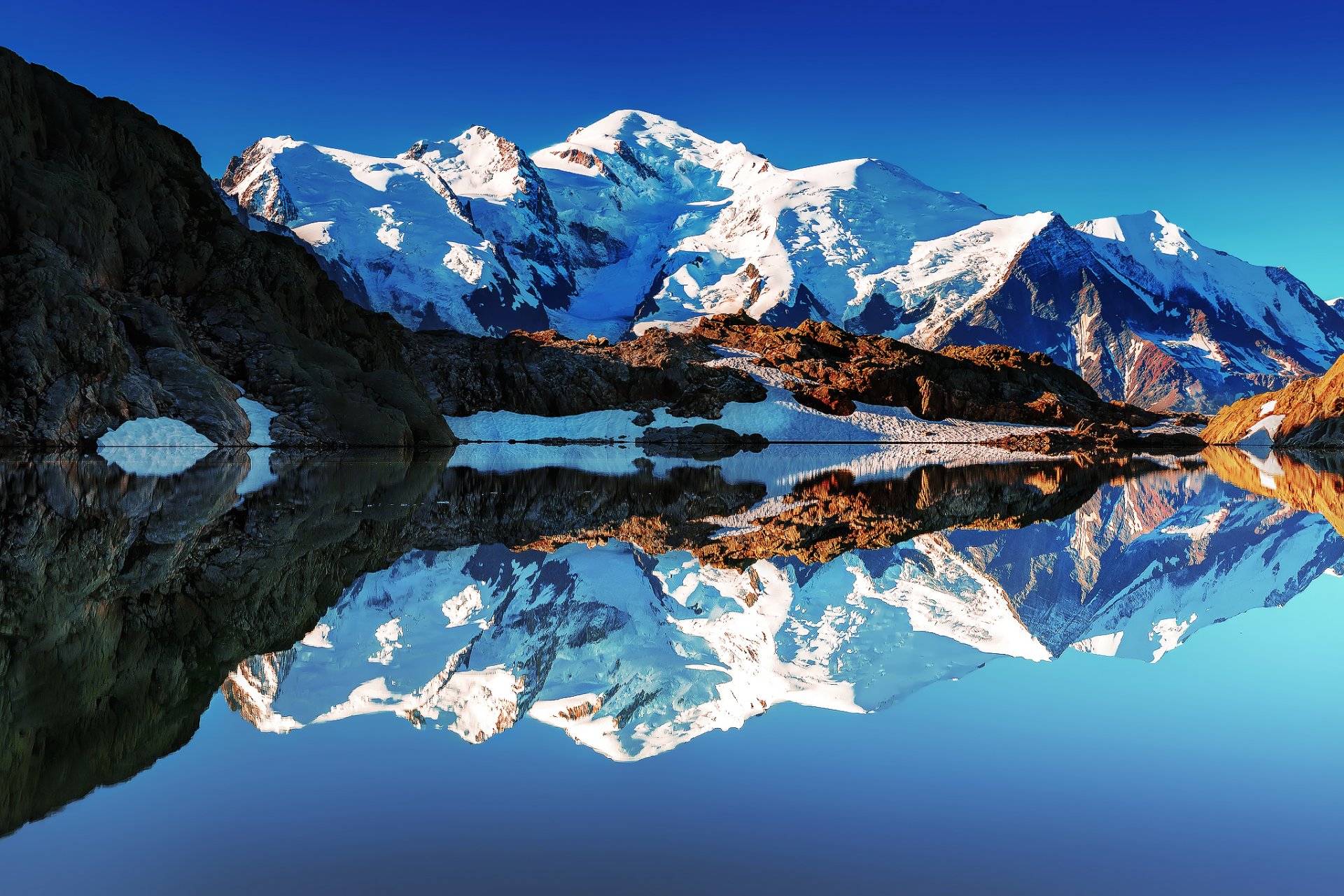 frankreich französische alpen berg mont blanc weißer berg see reflexionen spiegel