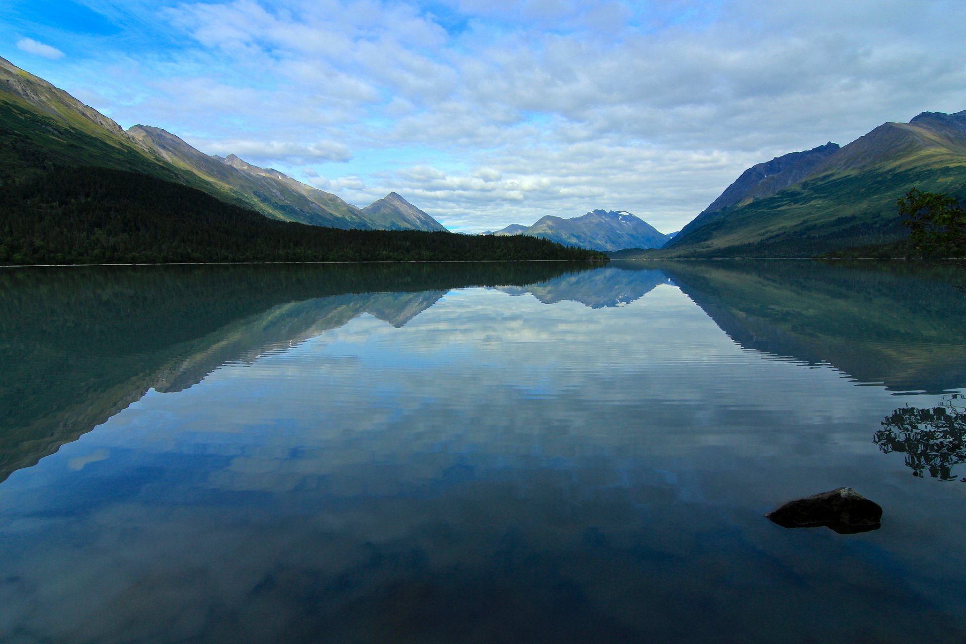 berge wald see wolken reflexion