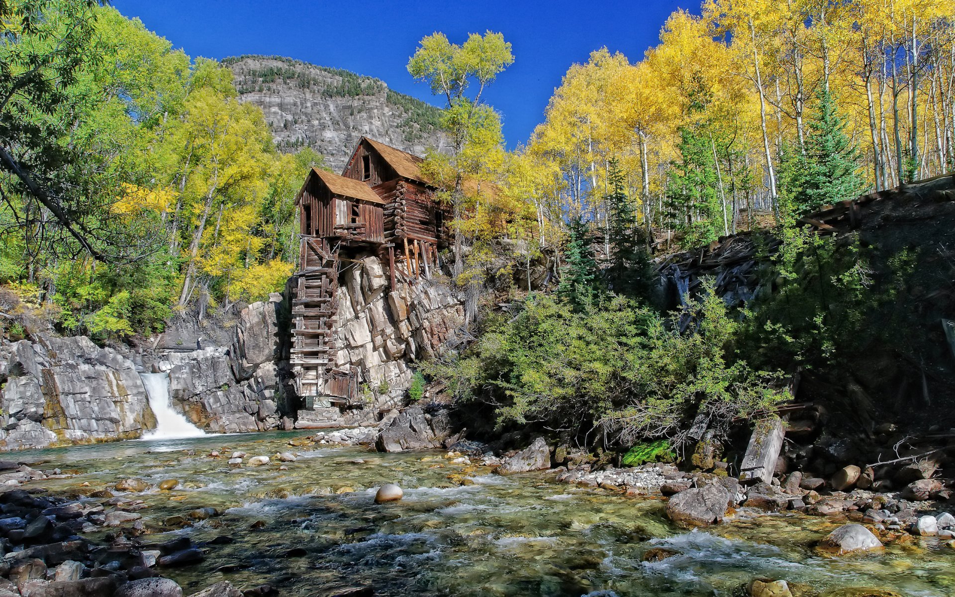 fluss haus steine wasser bäume