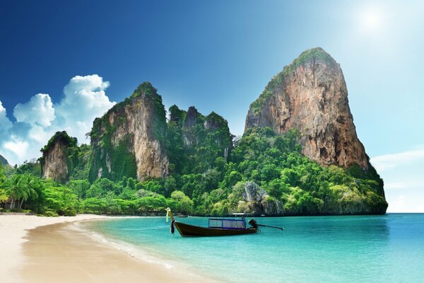 Boat trip on the blue sea how many rocks