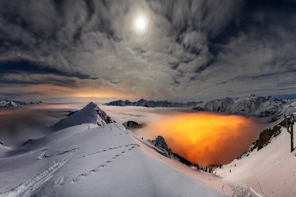 Schöner Winterabend bei Vollmond