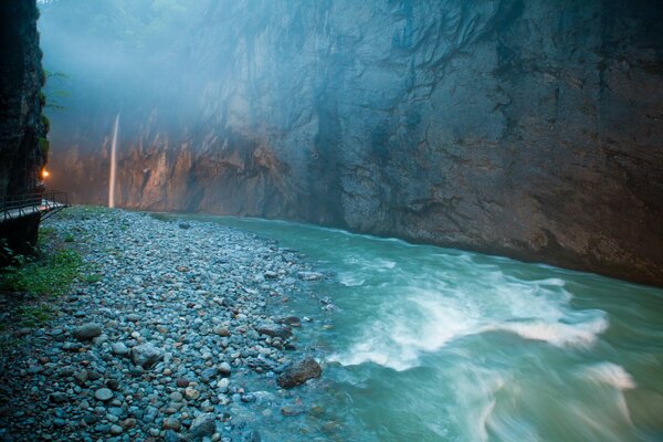 Rivières dans les gorges de la Suisse