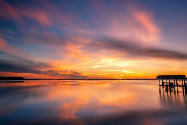 Cielo serale vicino al mare