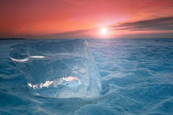 Nieve contra el cielo rojo