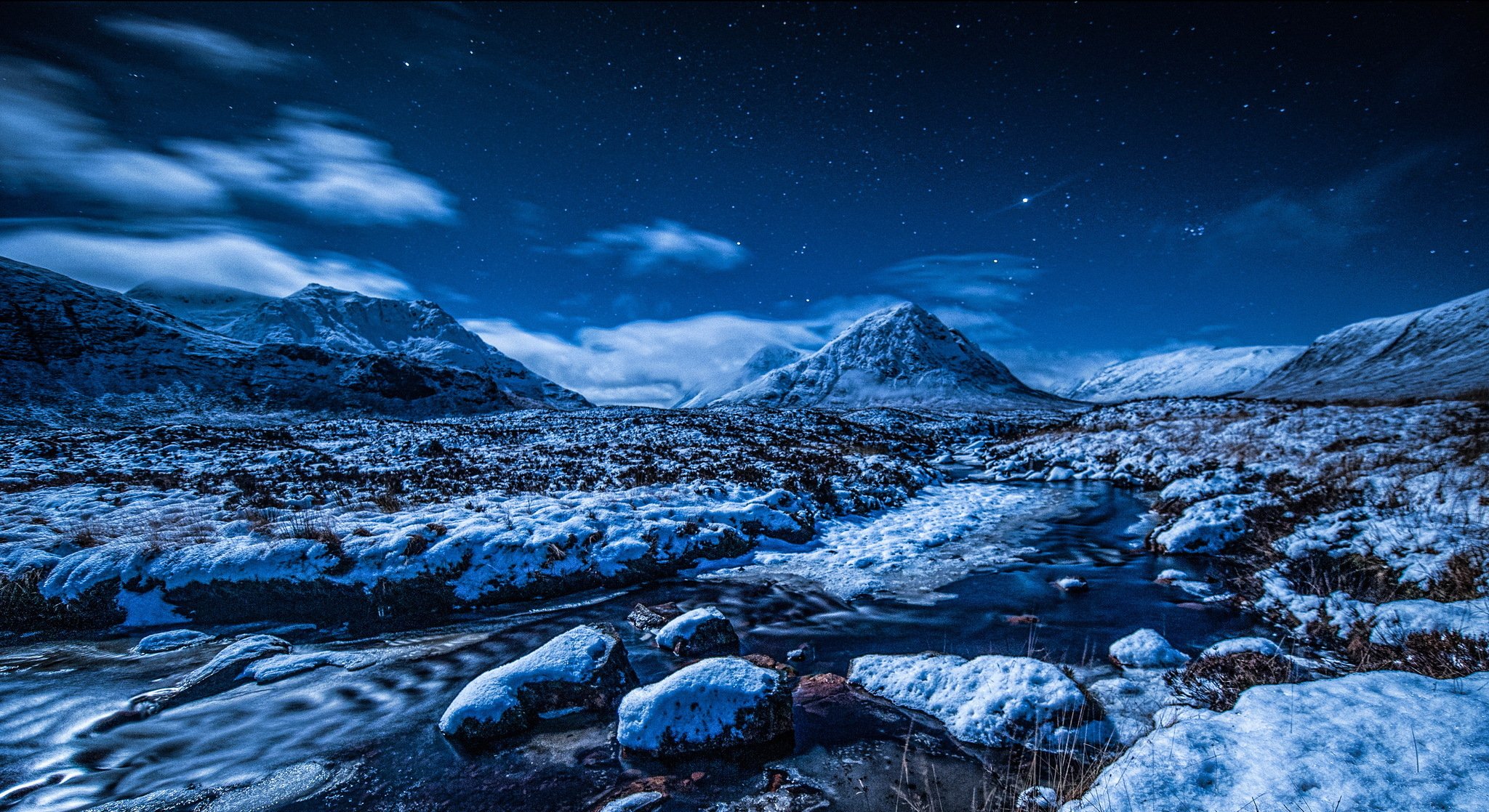 nacht himmel sterne berge bach schnee winter