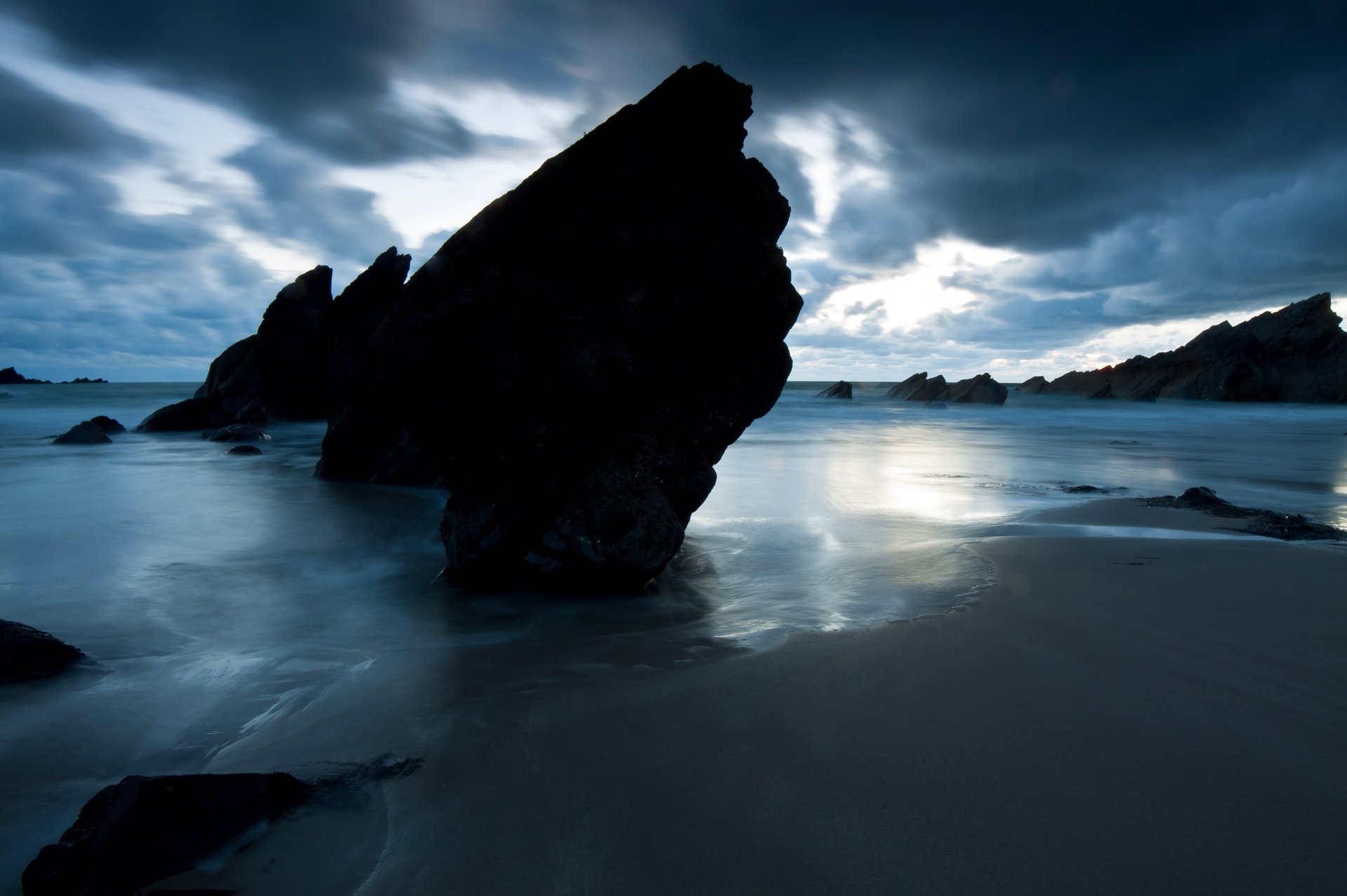 natur landschaft stein steine klumpen meer wasser sand welle wellen himmel wolken hintergrund tapete widescreen vollbild widescreen widescreen