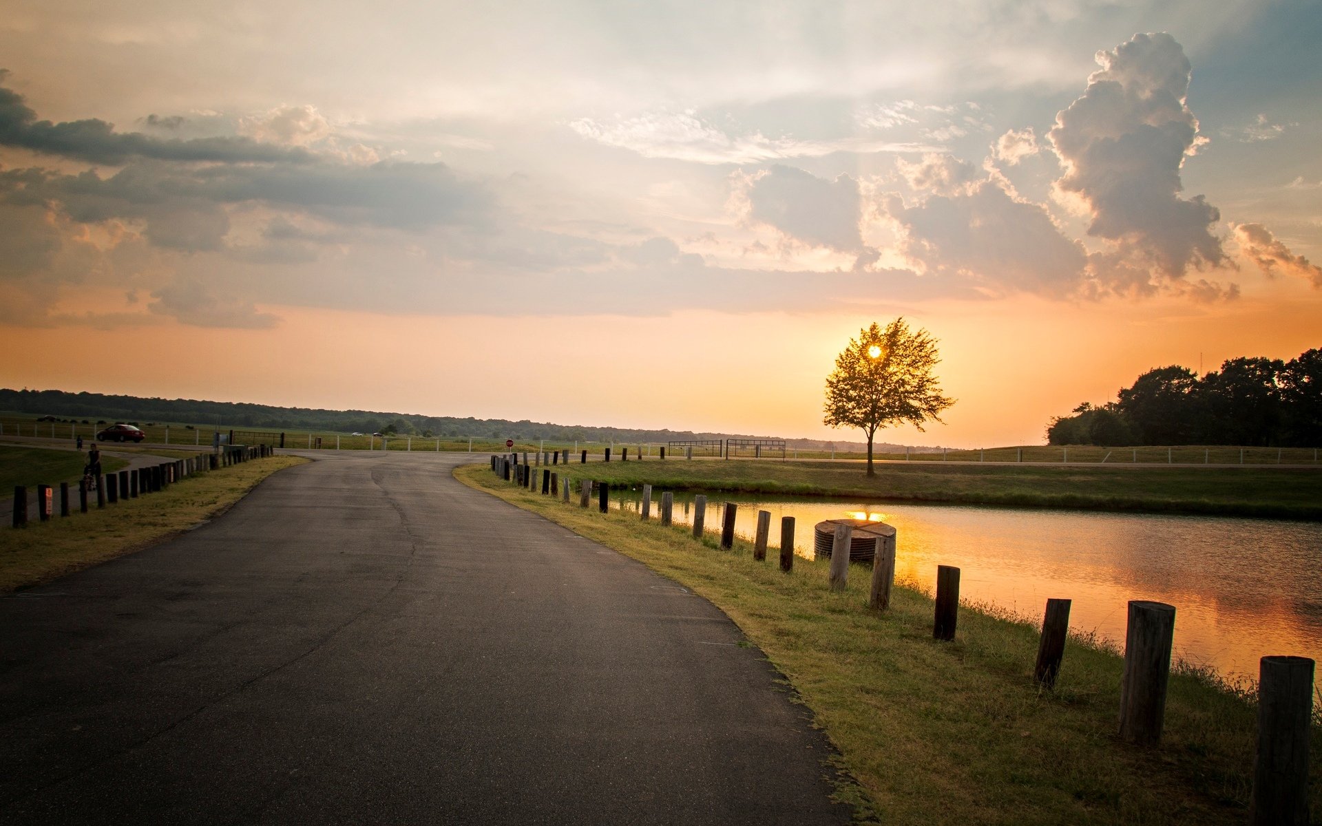 natur landschaft baum bäume blätter blätter laub straße gehweg zaun zaun maschine wasser fluss see meer sonne abend stadt hintergrund tapete widescreen vollbild widescreen widescreen