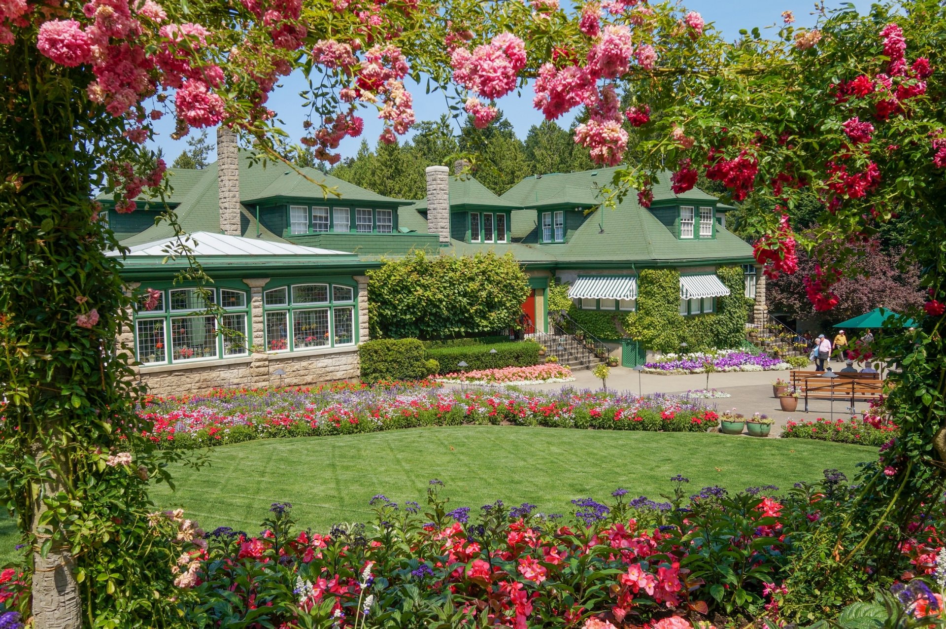 butchart gardens britisch-kolumbien kanada butchart gardens italienischer garten blumen rasen gebäude