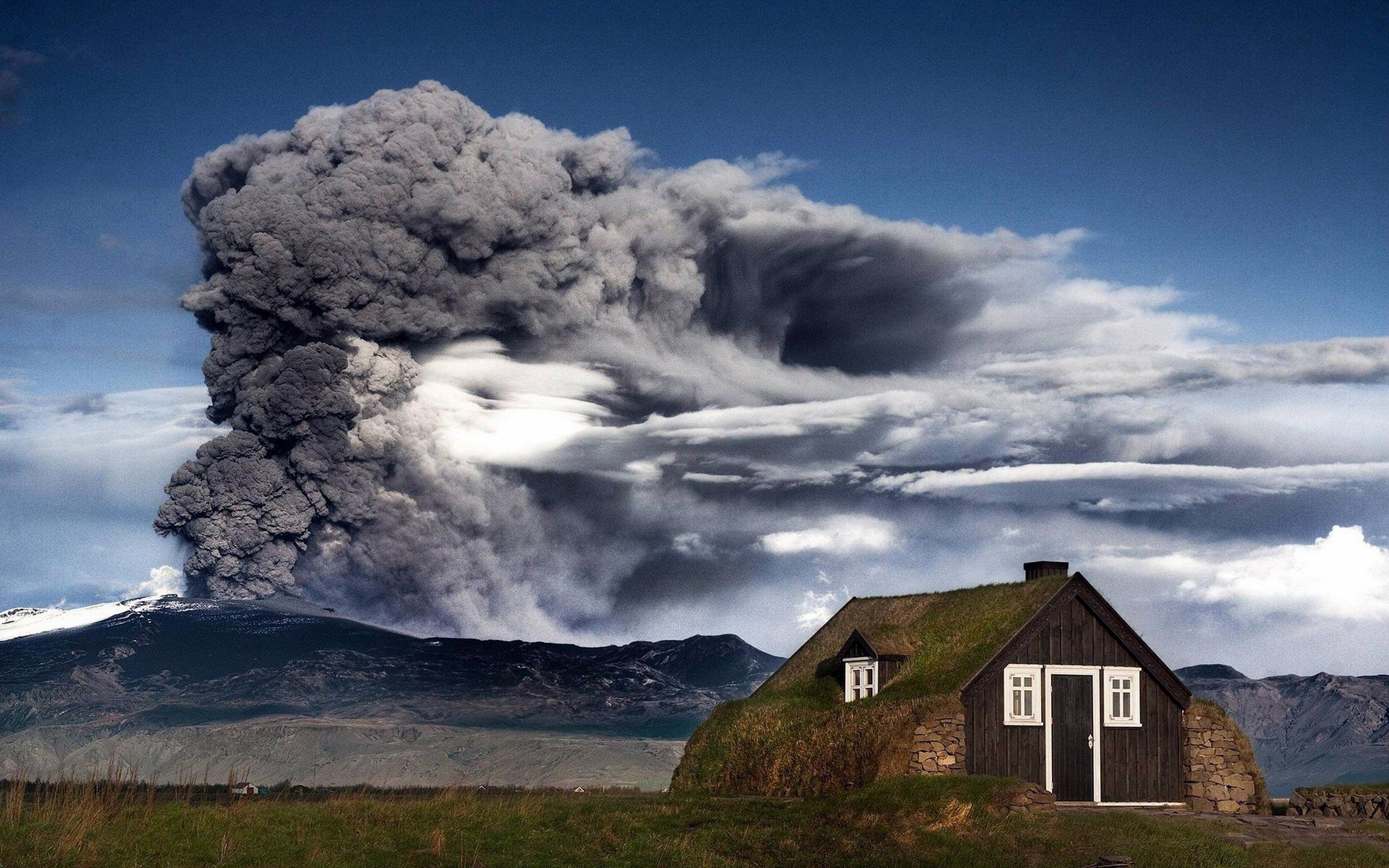 haus gras moos grün berg vulkan rauch asche eruption element himmel wolken