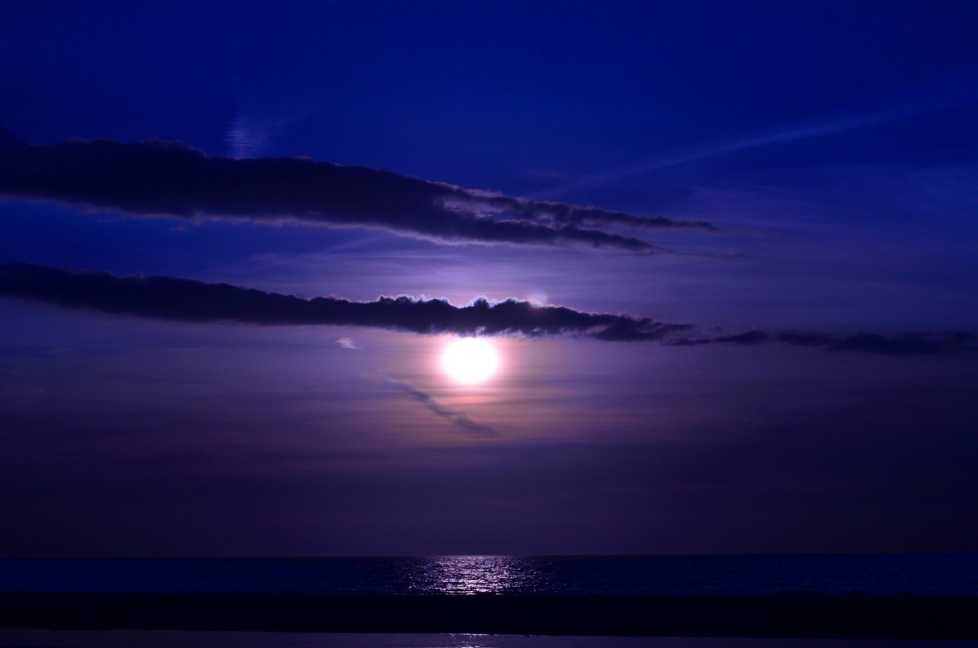 mer vagues nuit lune nuages