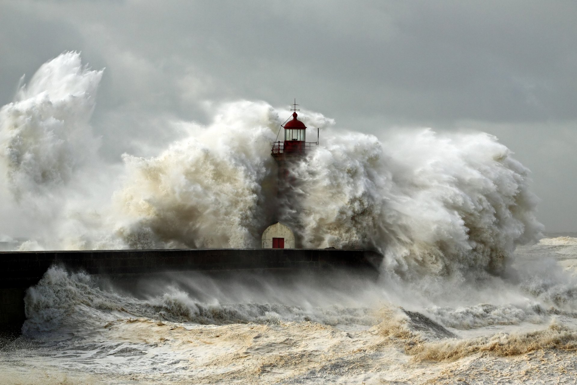 faro tempesta onde elemento oceano