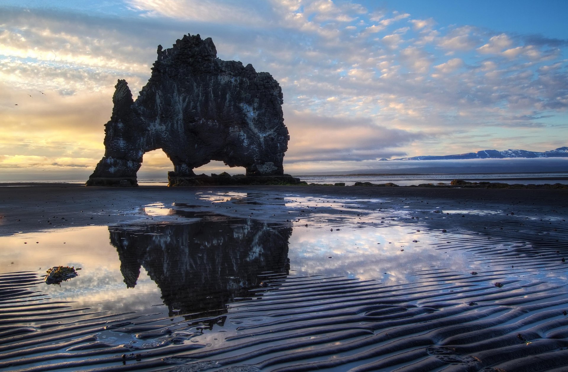 islandia morze zatoka skała poranek świt