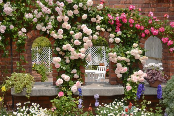 Décoration florale du coin du jardin